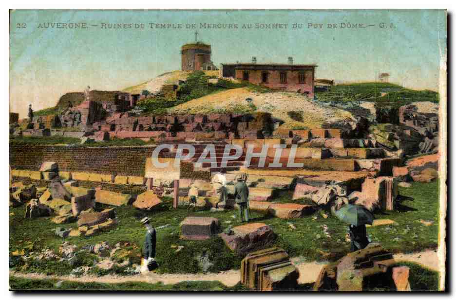 Auvergne — Ruines du Temple de Mercure au sommet du Puy de Dôme — G.J.