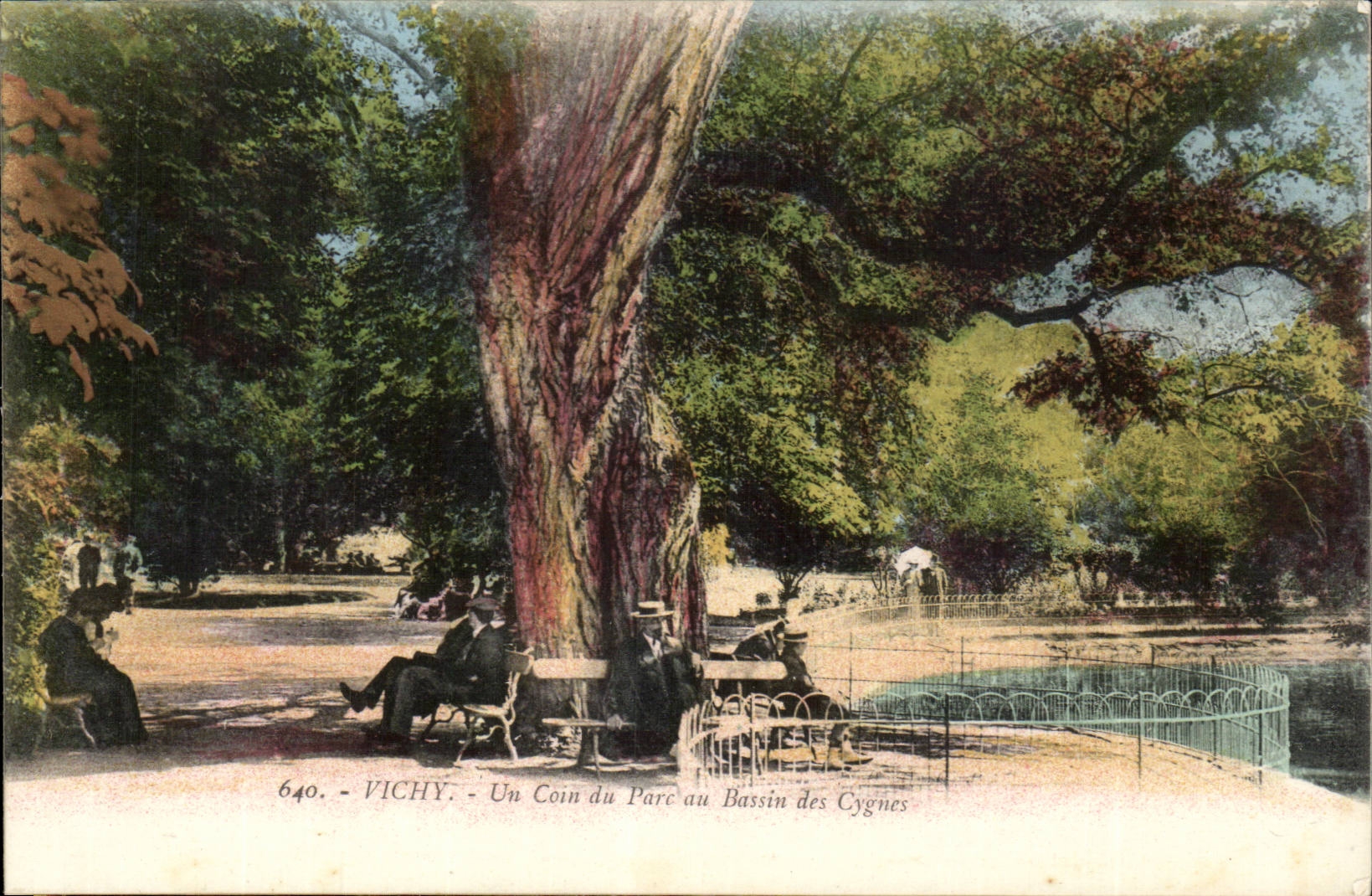 Vichy - Un Coin du Parc au Bassin des Cygnes - CPA 