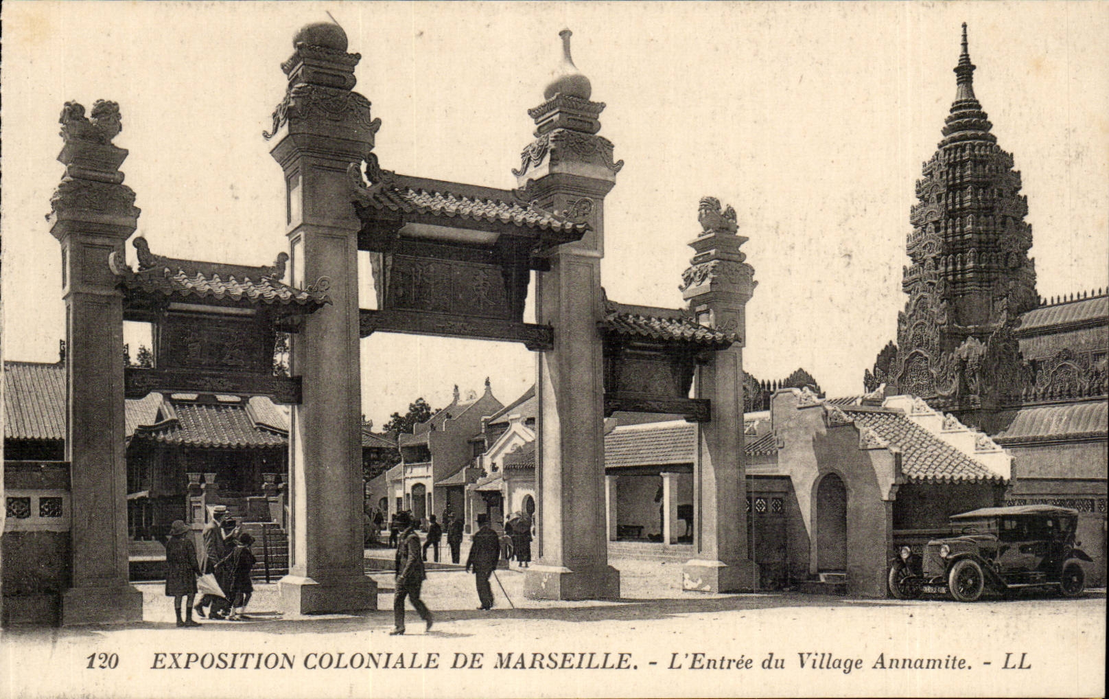 Exposition Coloniale de Marseille — L'Entrée du Village Annamite — LL
