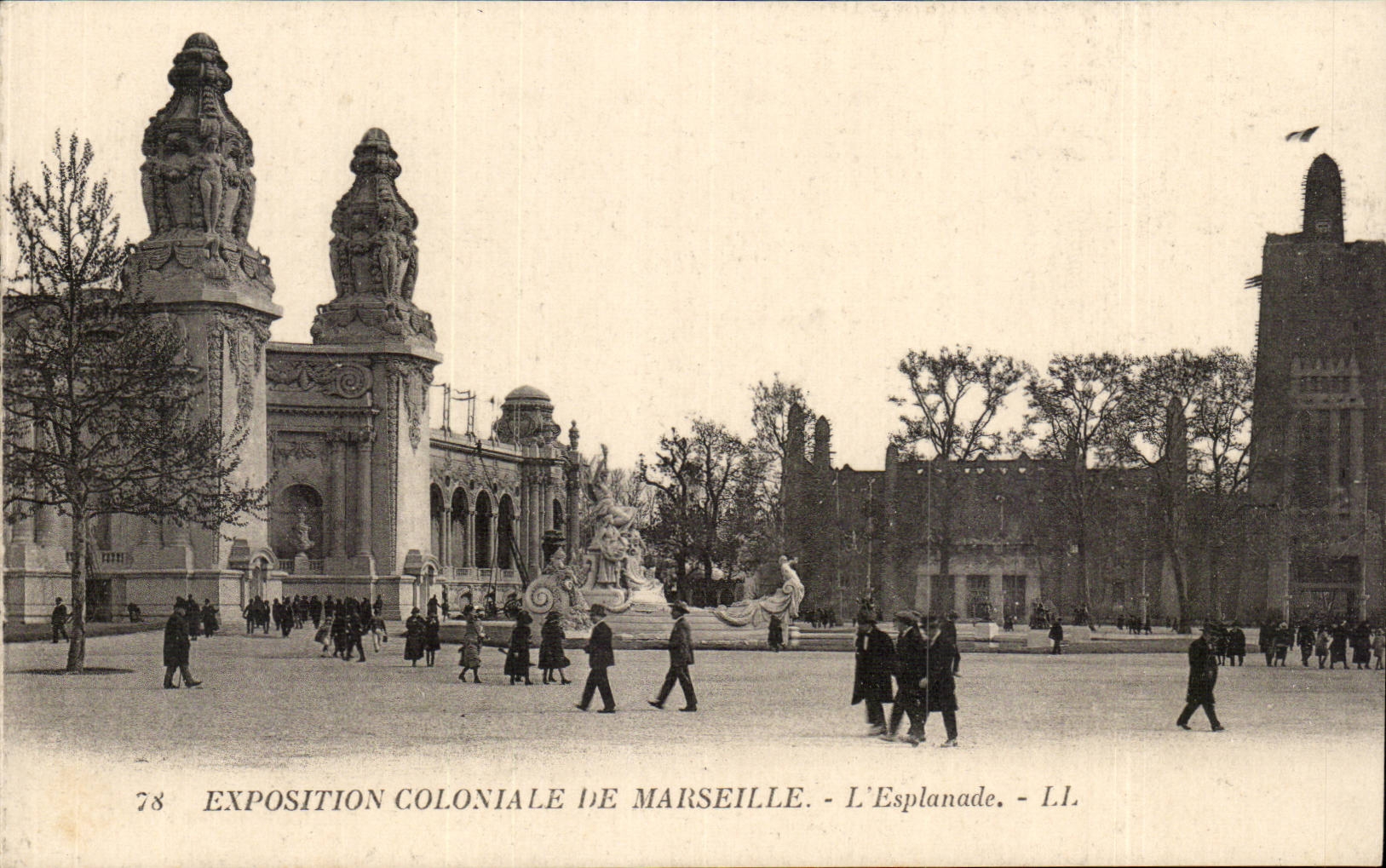 CPA Exposition coloniale de Marseille l'esplanade