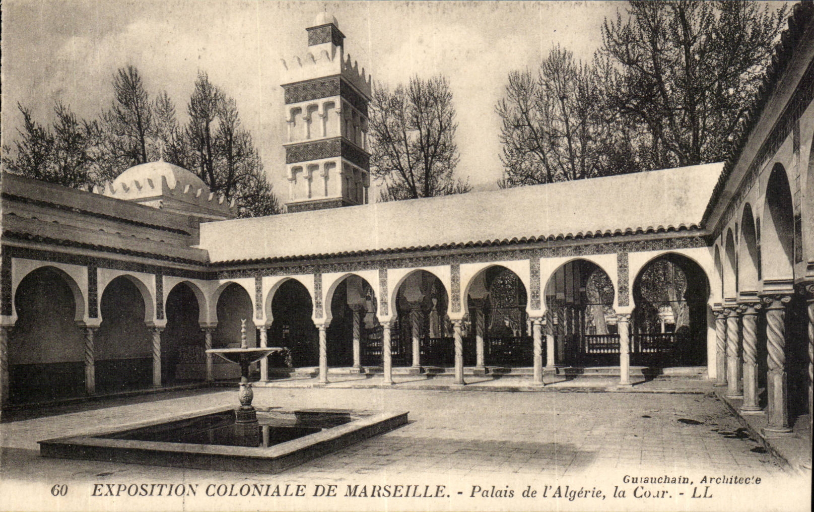 CPA Exposition coloniale de Marseille Palais de l'algerie La Cour