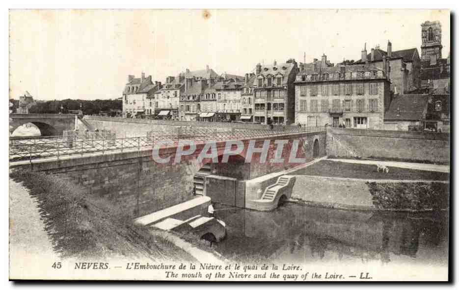 Nevers CPA L'embouchure de la Nievre et le quai de la Loire 