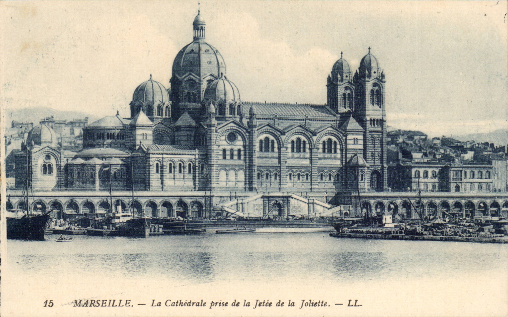 Marseille CPA CAthedrale prise de la jetee de la Joliette