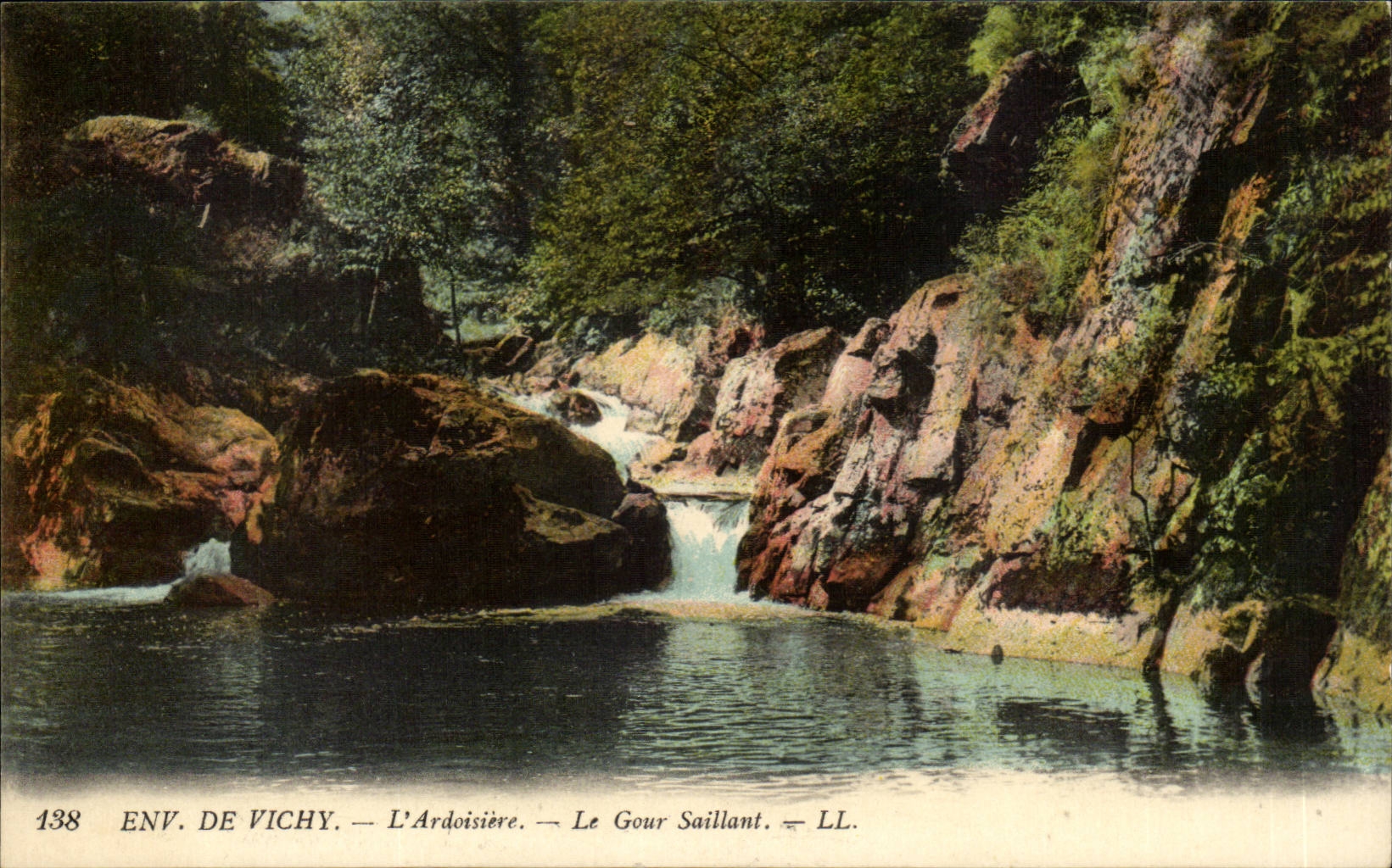 Environs de Vichy CPA L'ardoisiere Le Gour saillant