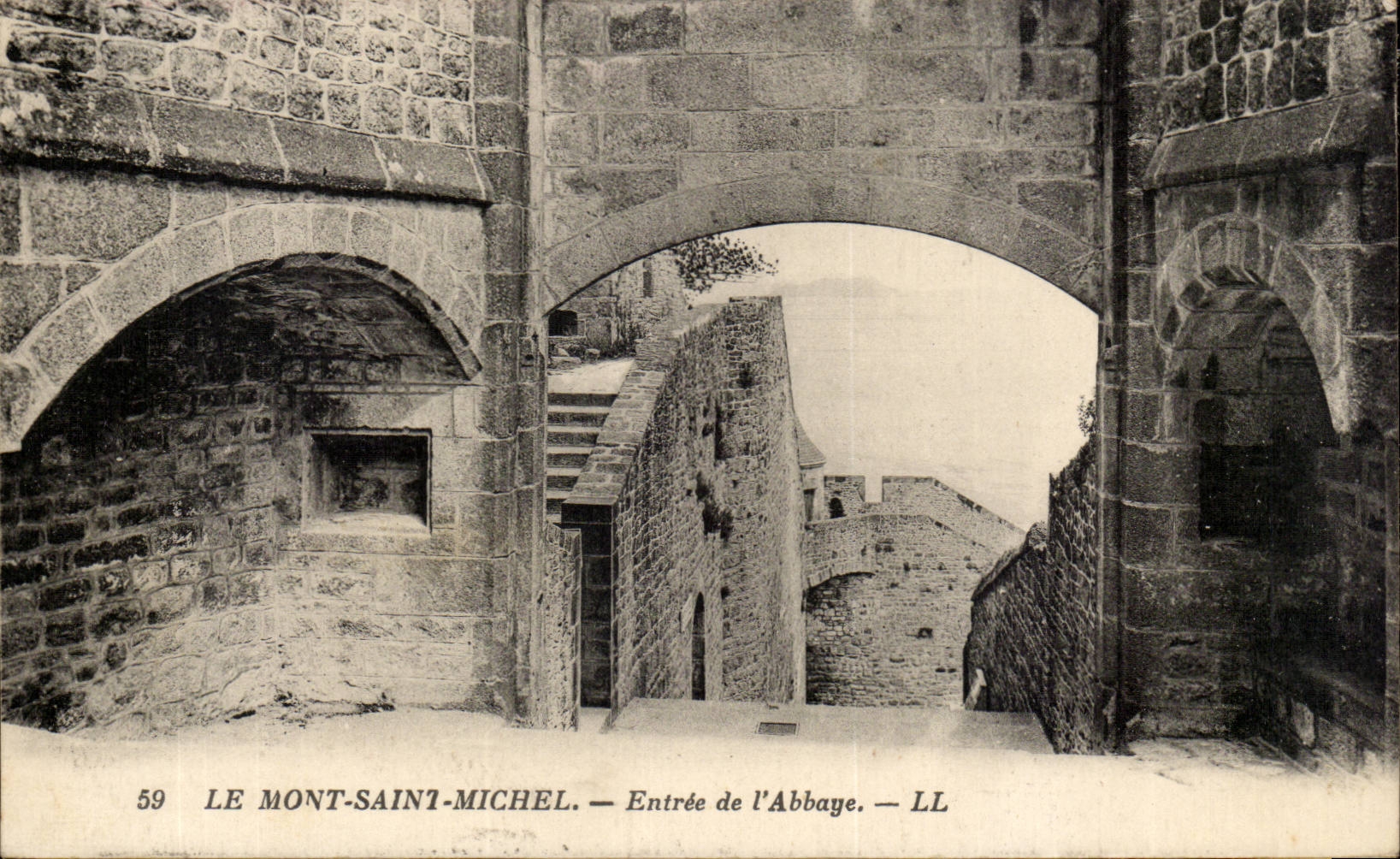 Mont Saint Michel CPA Entree de l'abbaye
