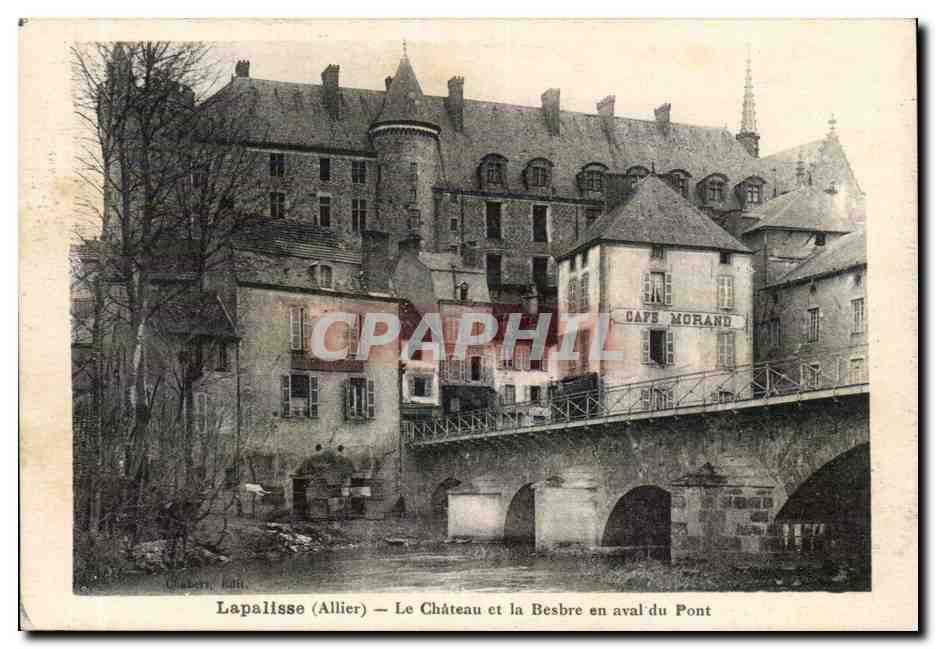 Lapalisse CPA le chateau et la Besbre en aval du pont (cafe Morand)