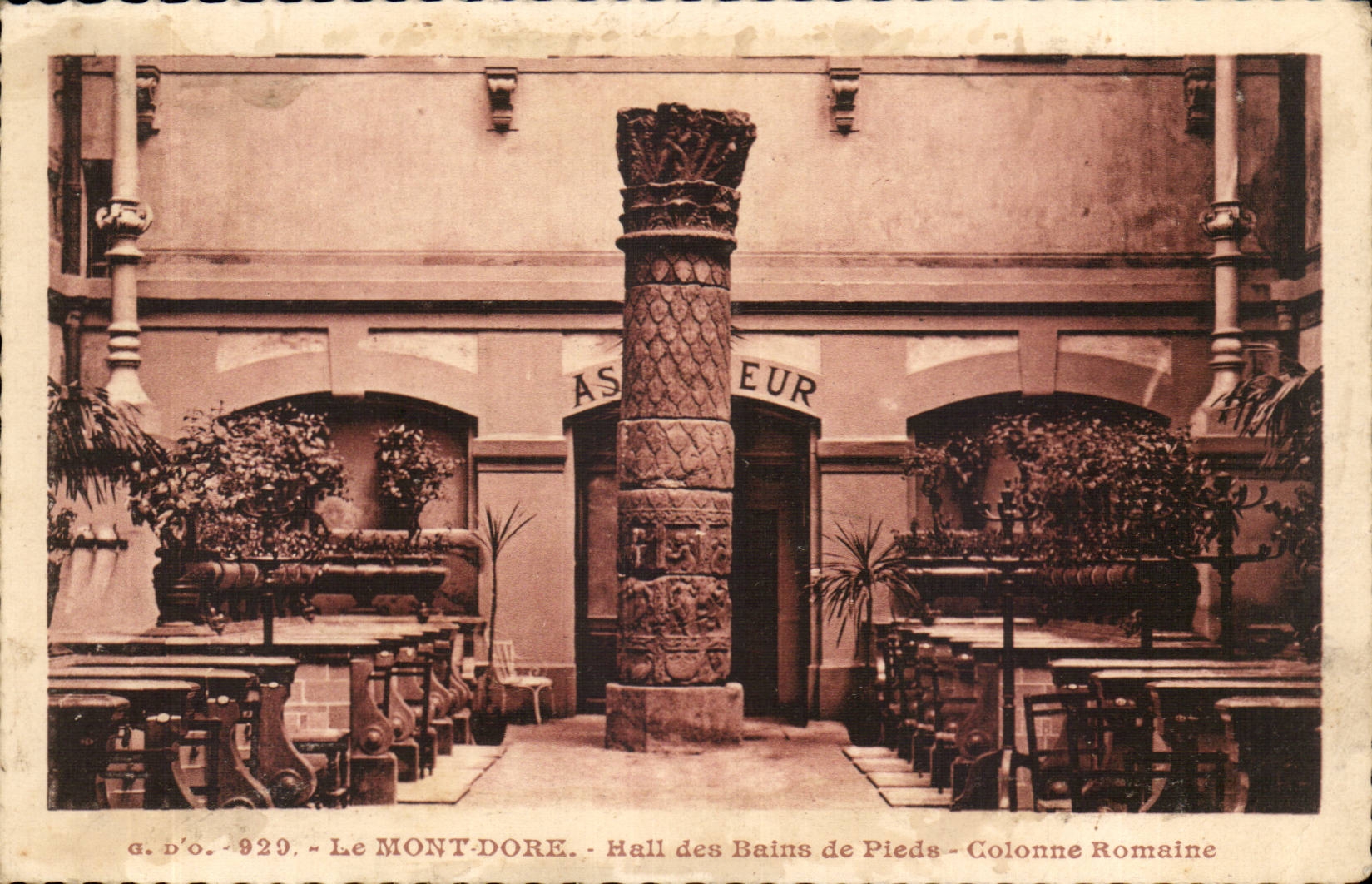 Mont Dore CPA Hall des bains de pieds Colonne romaine