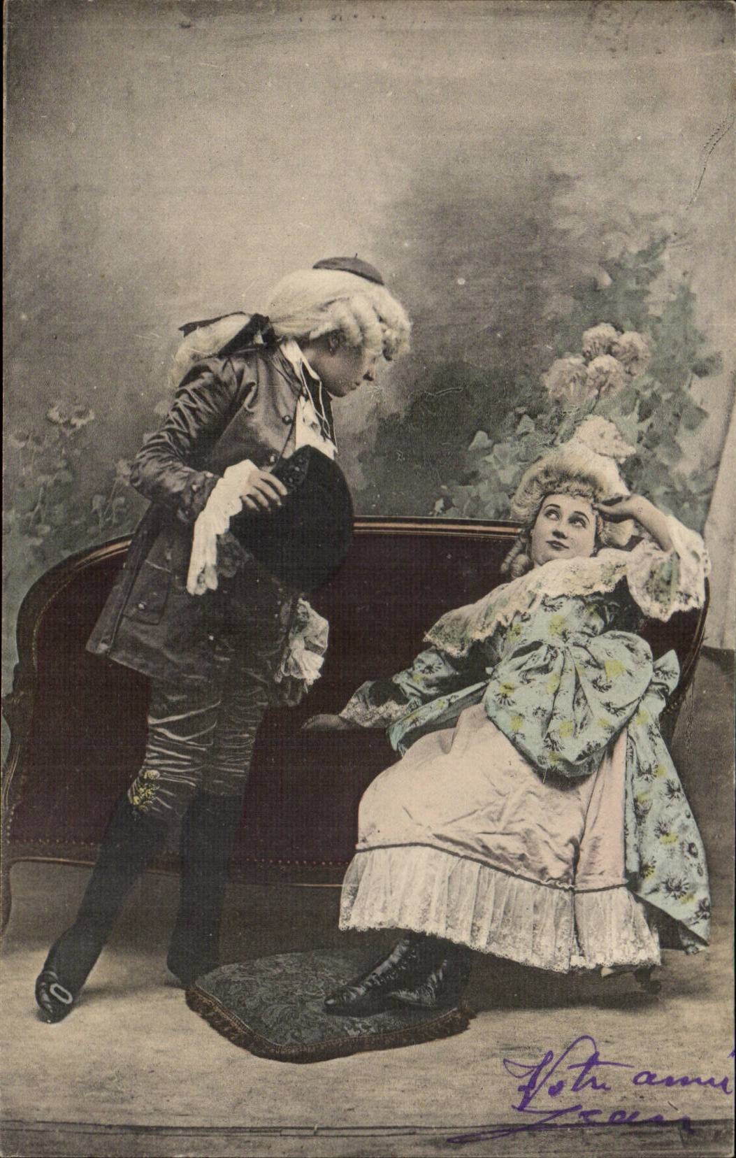 Scène de courtoisie — costume d'époque — phototypie 'Votre amie' (signature)