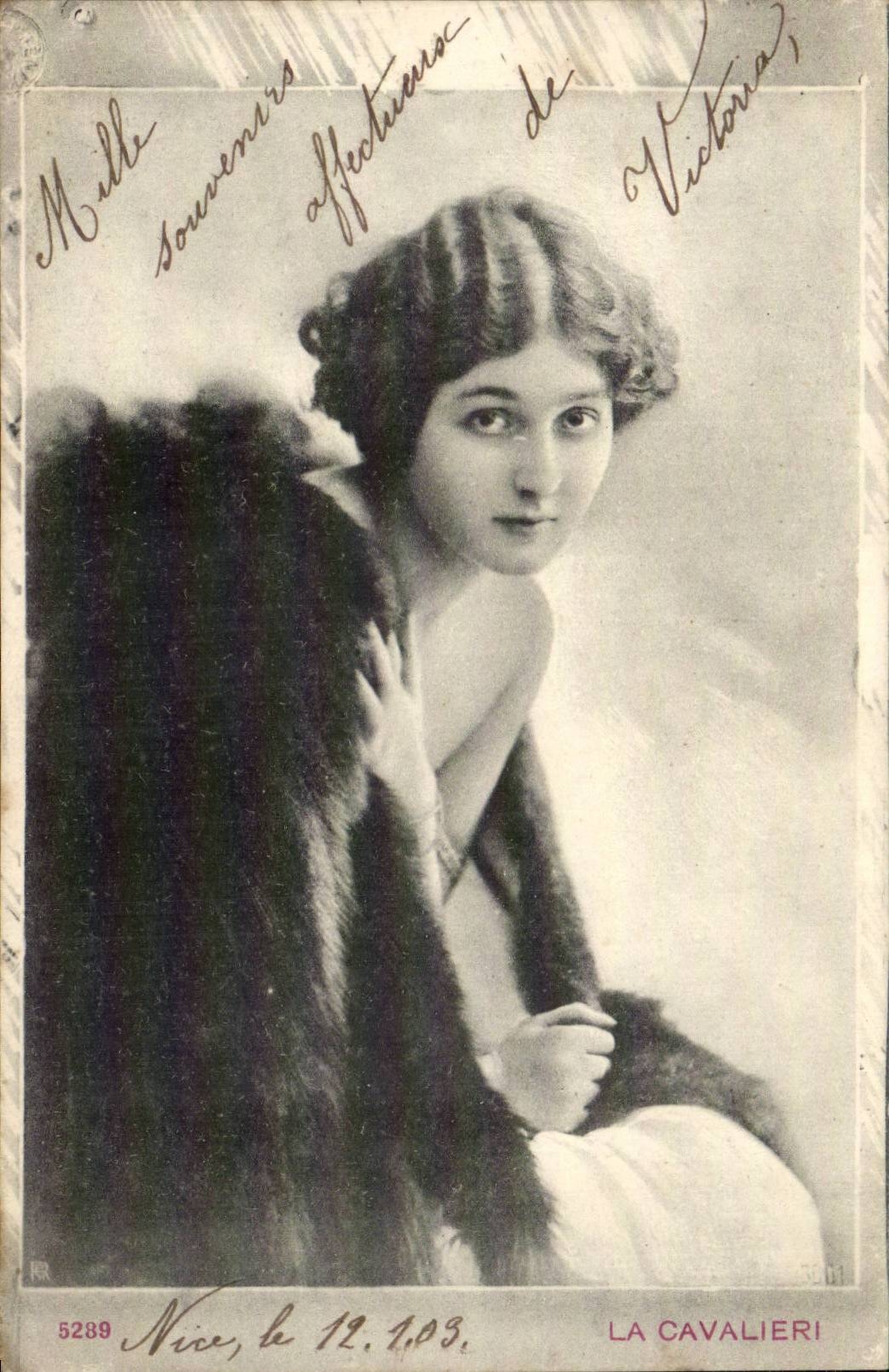 Femme en fourrure — Nice, 1903 — LA CAVALIERI, n° 5289