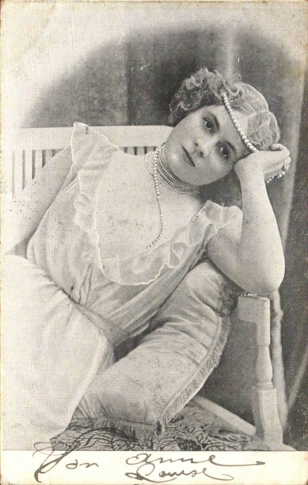Mme Anne Louise — Portrait — Éditeur non identifié