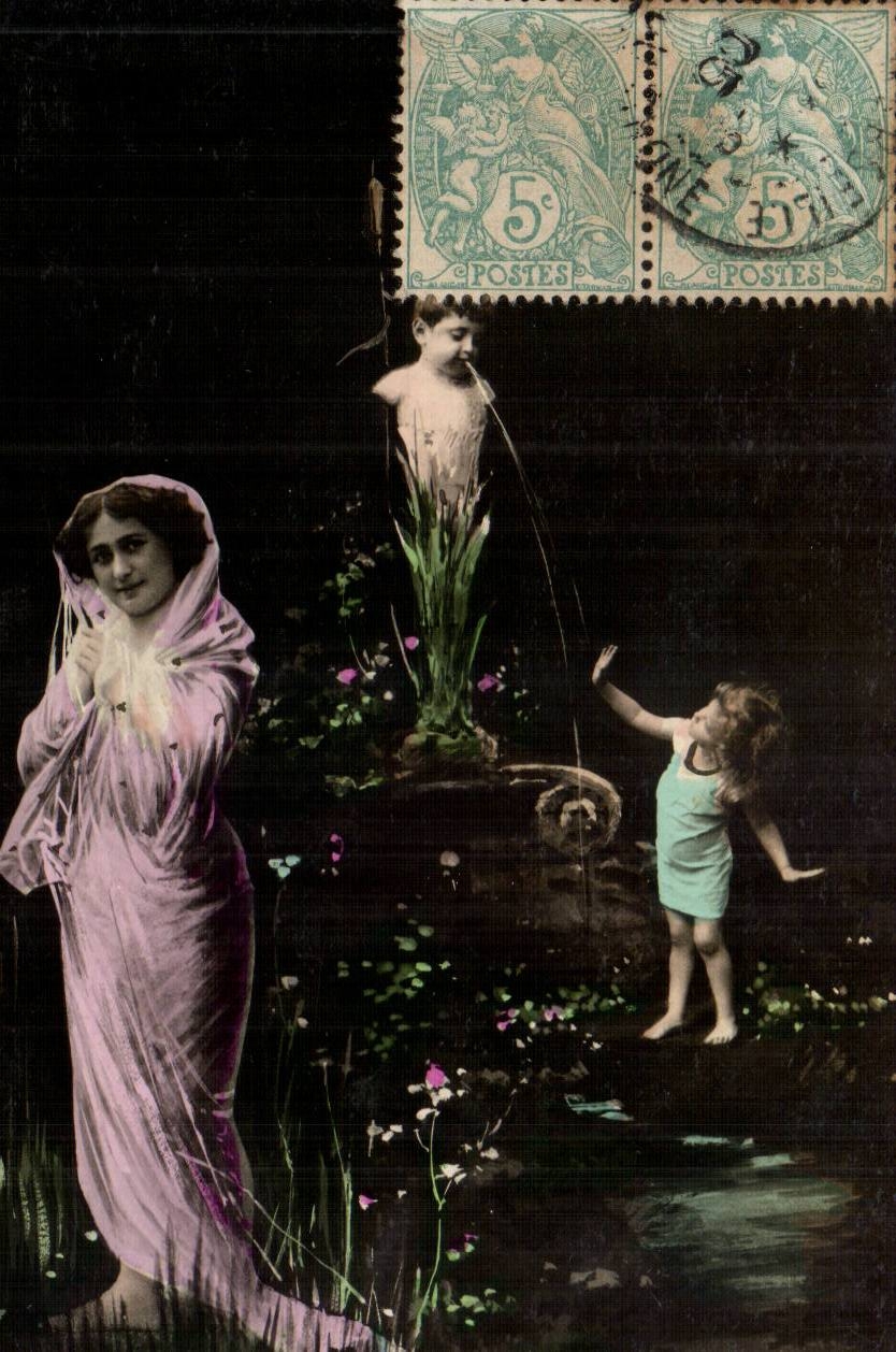 Donna e bambino vicino a una fontana — scena di giardino — editore non visibile