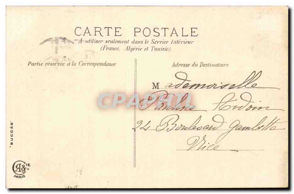 Femme tenant un poisson dans une cuisine — Nice, 1905 — Éditeur M. Maldì — Reverso
