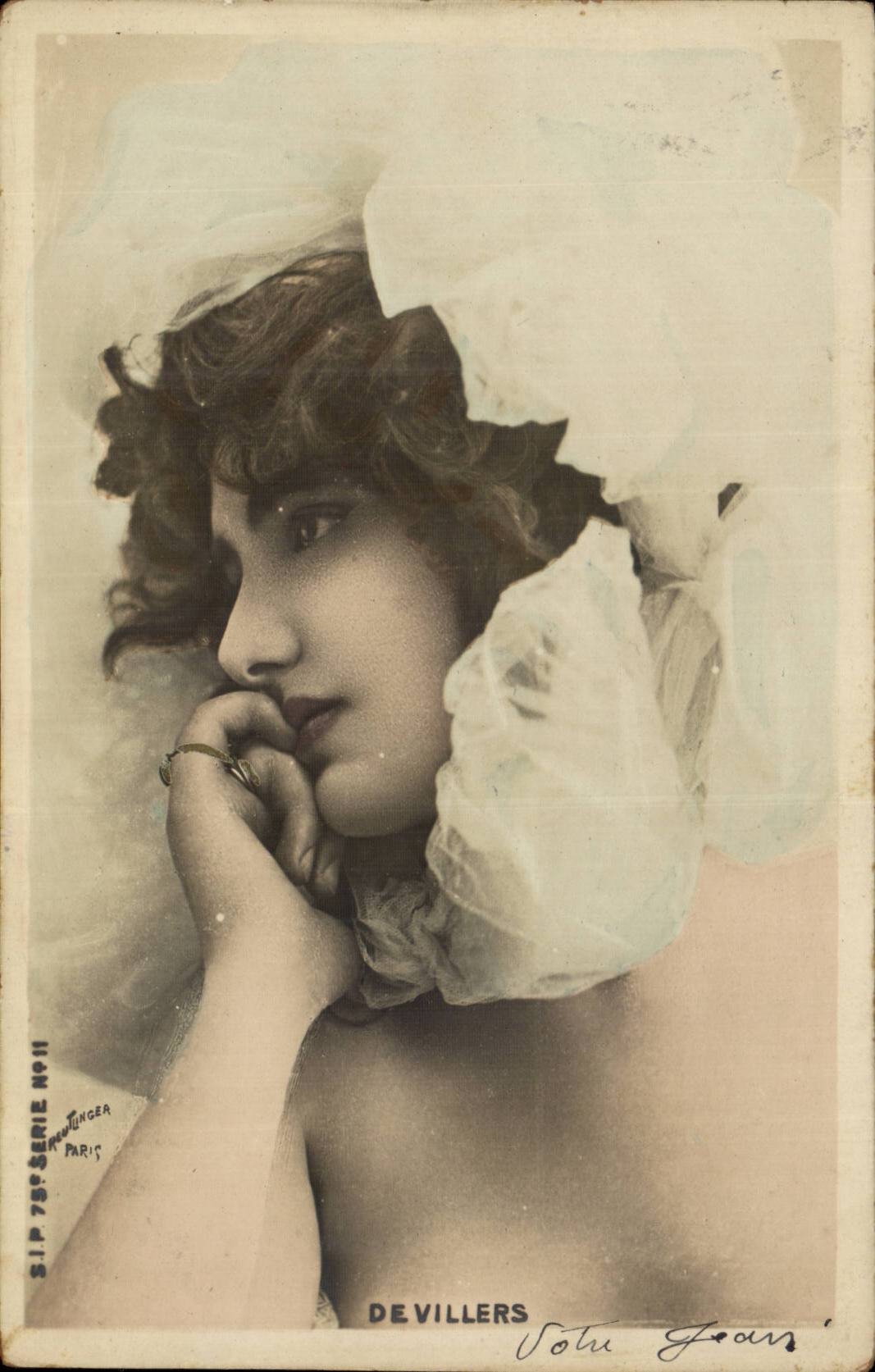 Jeune femme en châle — portrait — S.I.P. TUNGERE, Paris, série N°11