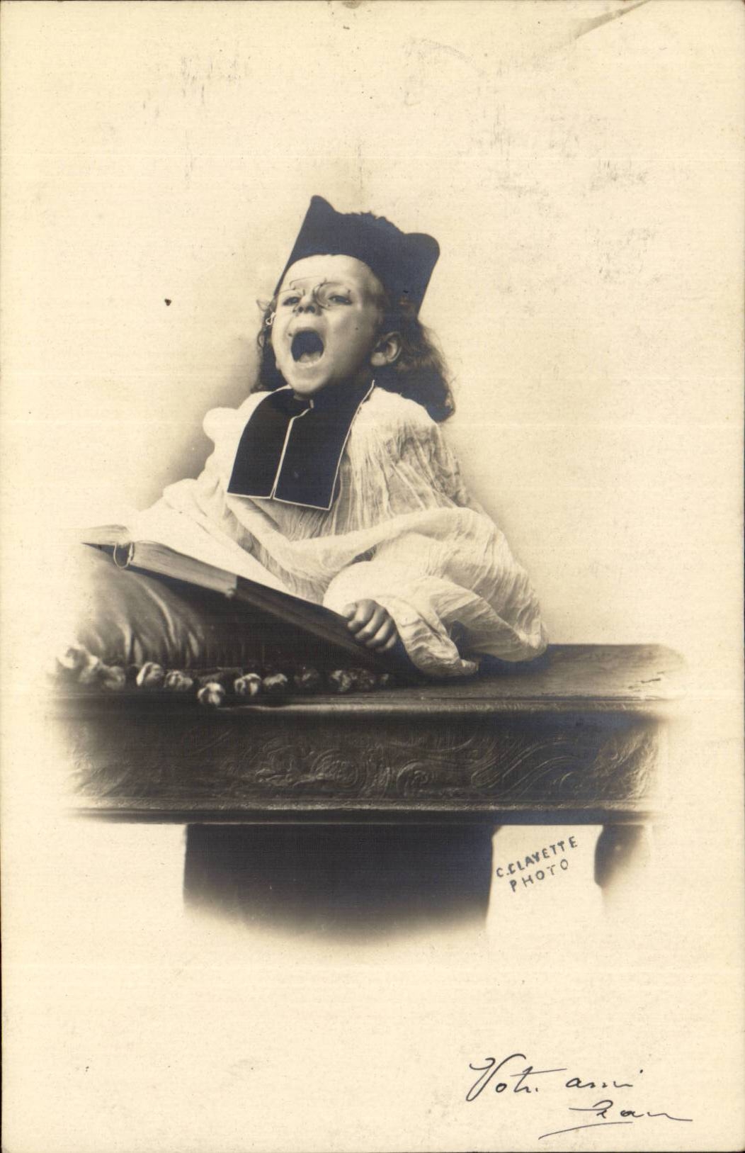 CPA Fantaisie Enfant pretre