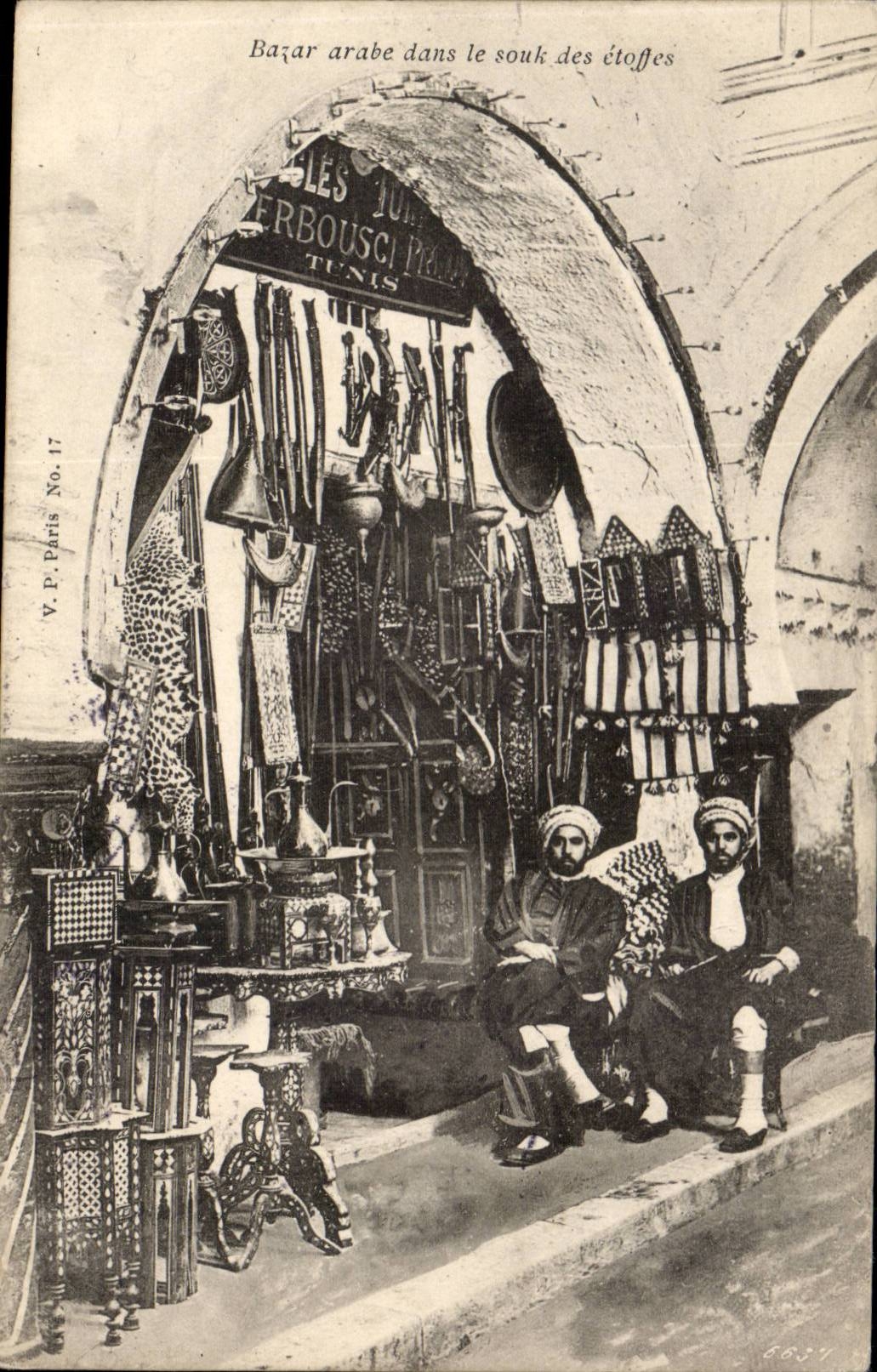 Bazar arabe dans le souk des étoffes — Les Toubousci à Tunis — V.P. Paris No. 17