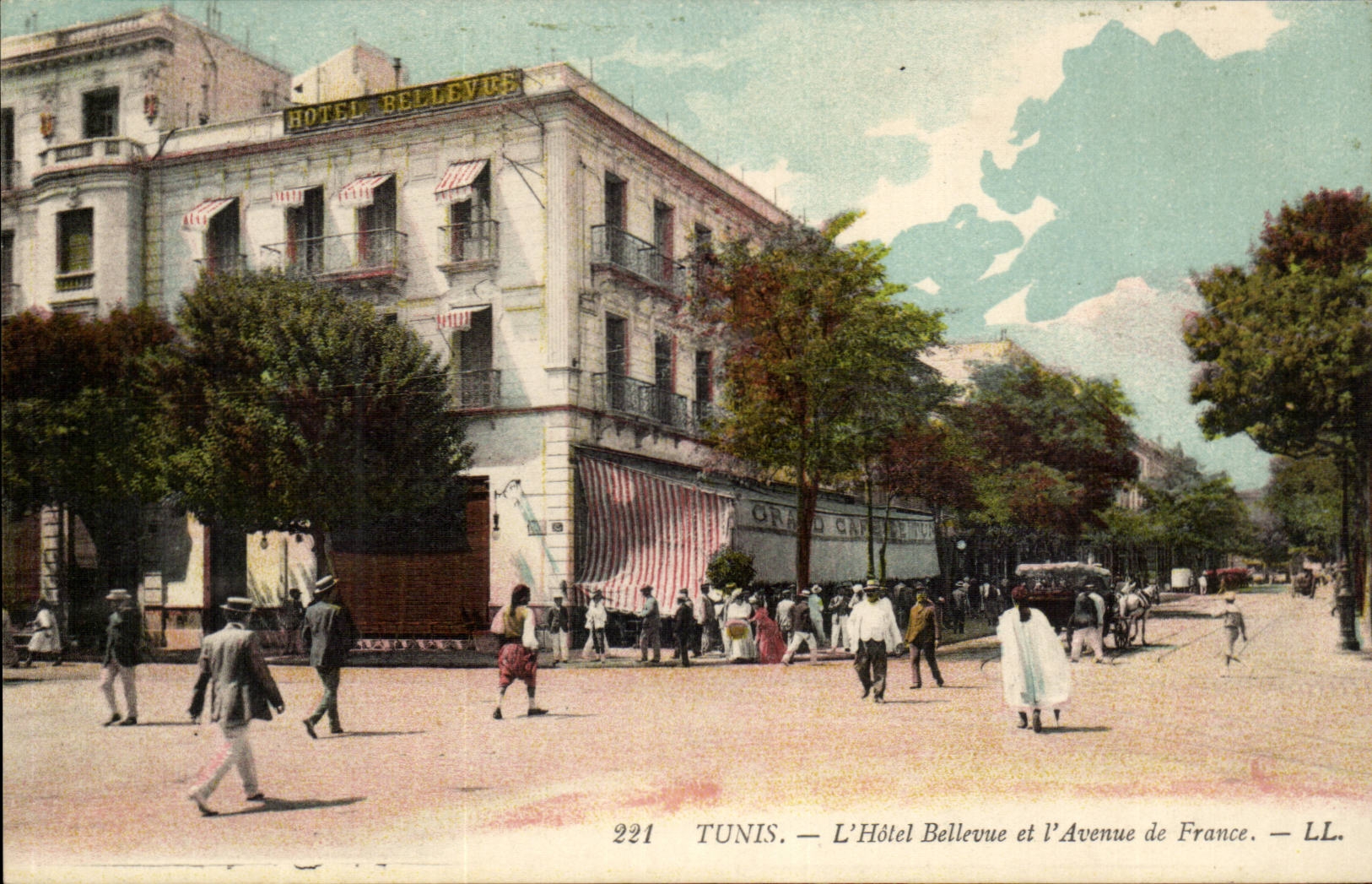 Tunisie Tunis CPA L'hotel Bellevue et l'avenue de France