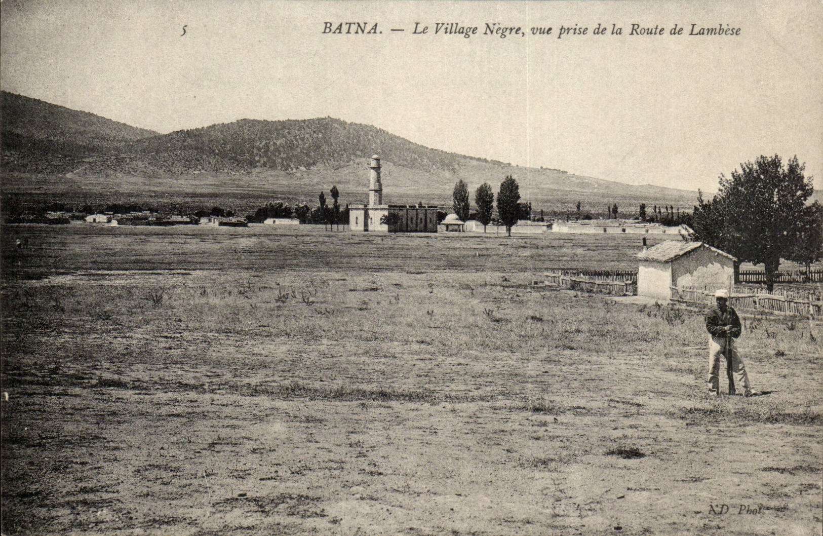 BATNA — Le Village Nègre, vue prise de la Route de Lambèse — ND Phot