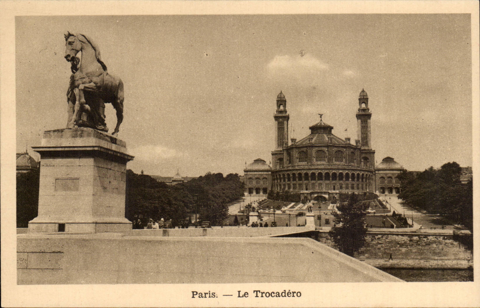 Paris CPA Le Trocadero