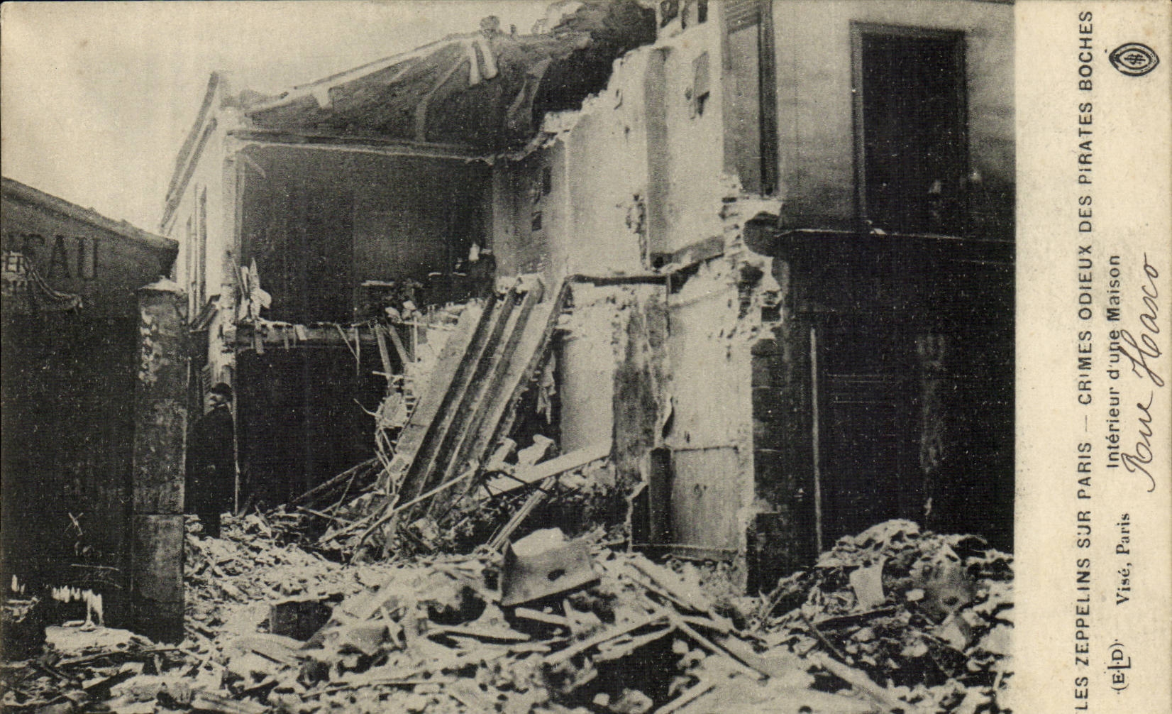 Paris CPA Les zeppelins sur Paris Crimes odieux des boches Interieur d'une maison Rue Haxo 20eme