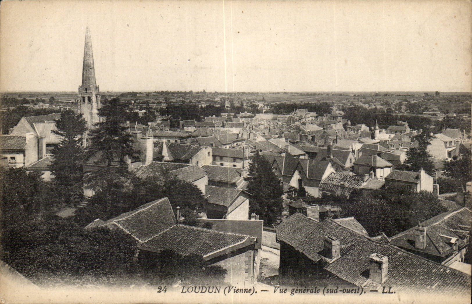 Loudun CPA Vue generale (sud ouest)