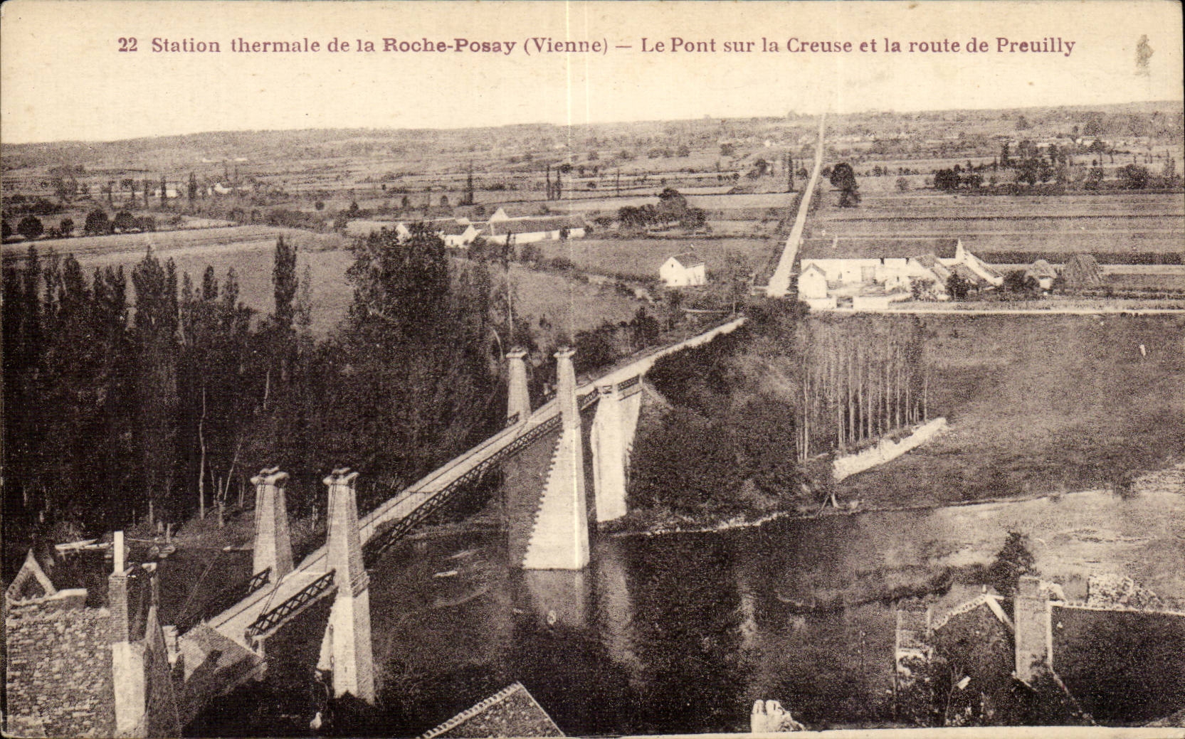 Station thermale de la Roche-Posay (Vienne) — Le Pont sur la Creuse et la route de Preuilly