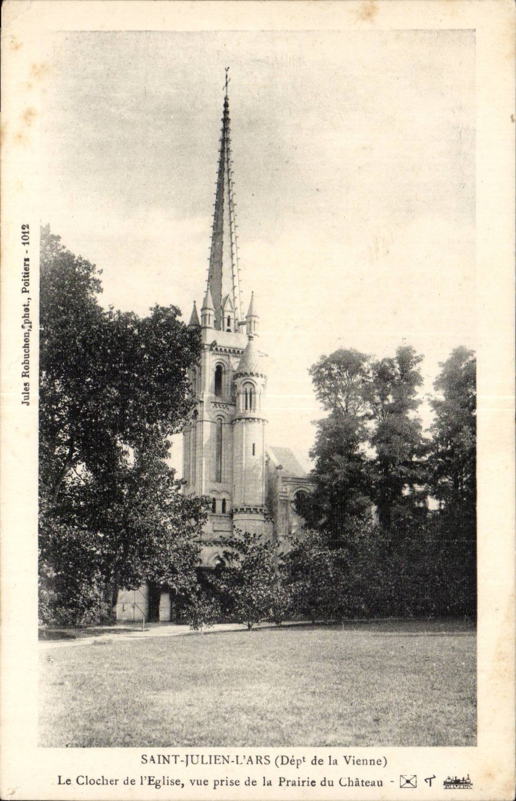 Saint-Julien-l'ArS — Le Clocher de l'Église, vue prise de la Prairie du Château — Jules Robuchon, phot. Poitiers - 1012