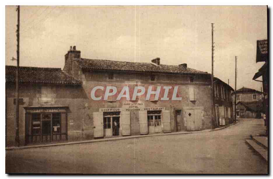Champagne-Saint-Hilaire — Place du Pilon et Route d'Anché — Phot. J. Réhuchon