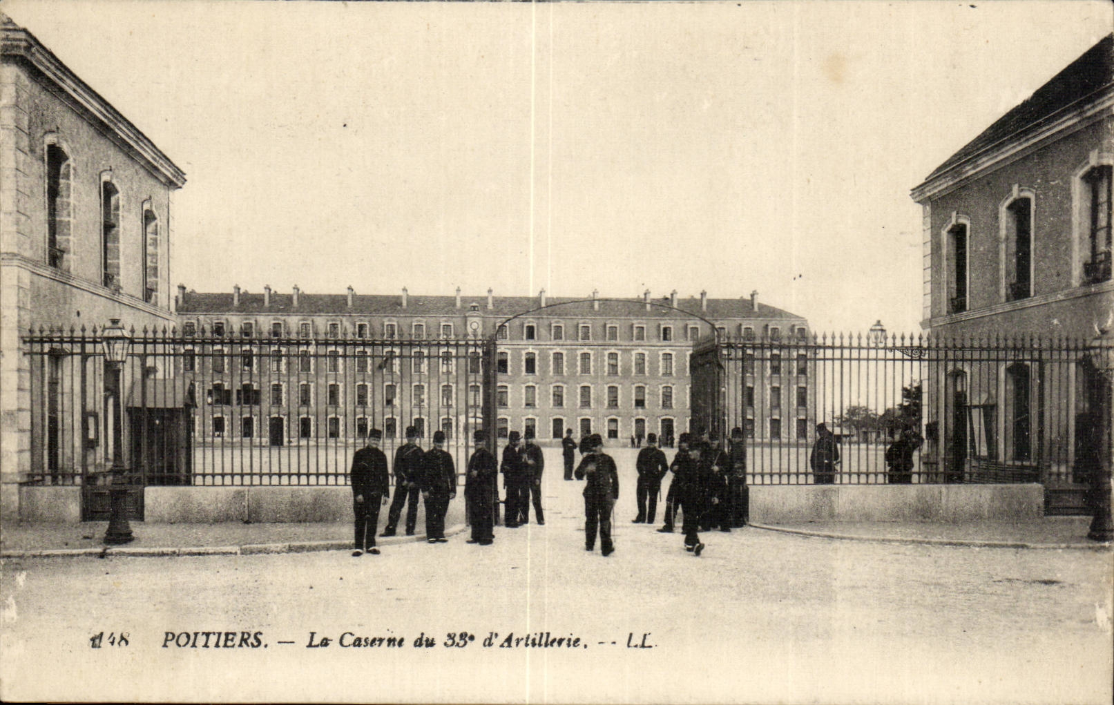 Poitiers — La Caserne du 38° d'Artillerie — L.L.