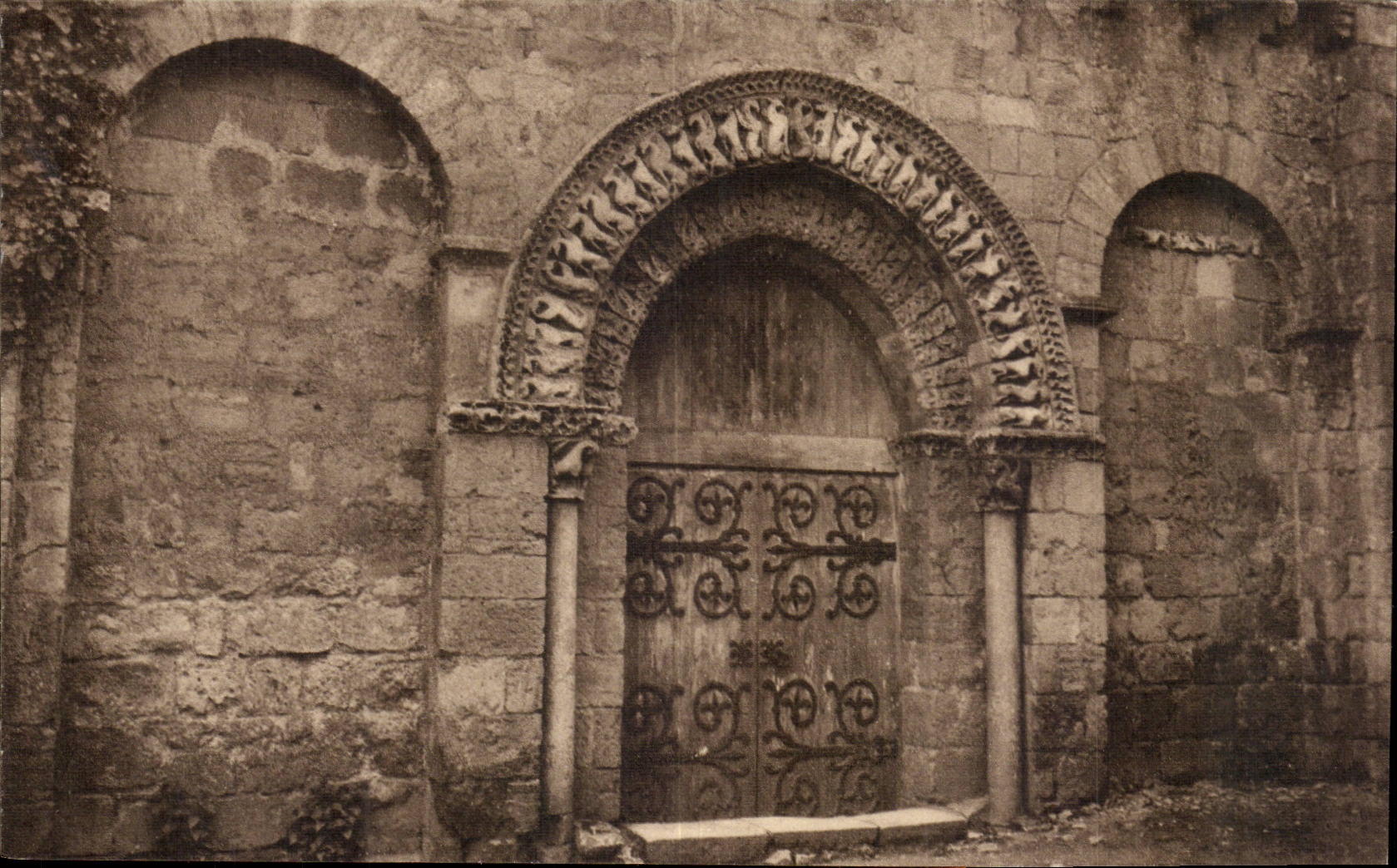 Champagne Saint Hilaire CPA Portail de l'eglise
