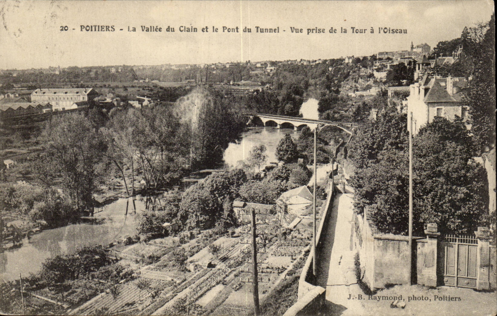 Poitiers CPA La vallee du Clain et le pont du tunnel Vue prise de la tour a l'oiseau