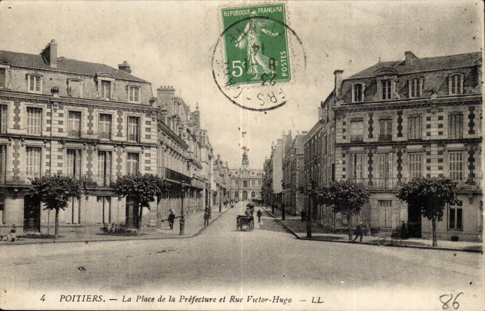 Poitiers CPA La place de la prefecture et rue Victor Hugo
