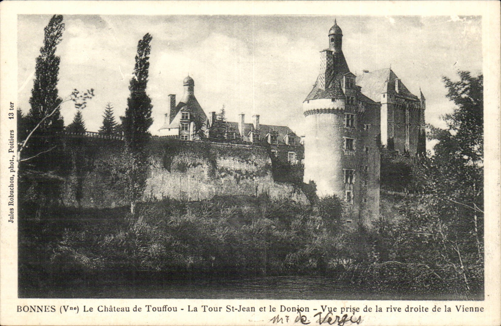 Le Château de Touffou - La Tour St-Jean et le Donjon - Vue prise de la rive droite de la Vienne - Jules Robuchon, phot. Poitiers