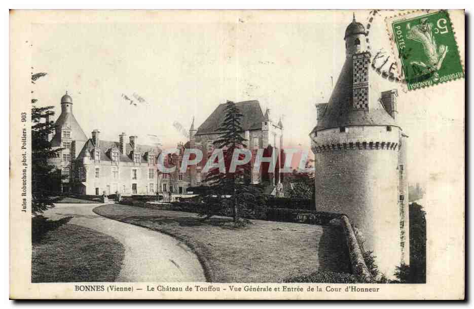BONNES (Vienne) — Le Château de Touffou — Vue Générale et Entrée de la Cour d'Honneur — Julius Robonson, phot. Pottier - 903