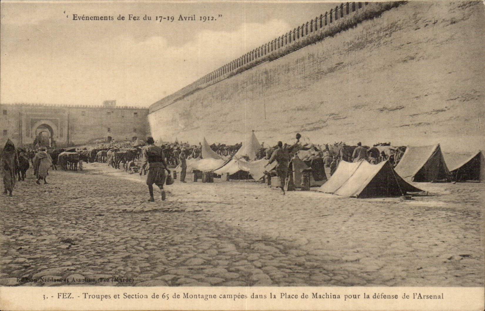 Fez - Tropas y Sección de 65 de Montaña acampadas en la Plaza de Machina para la defensa del Arsenal — Edición Niddlane & Assolino, Fez (Marruecos)
