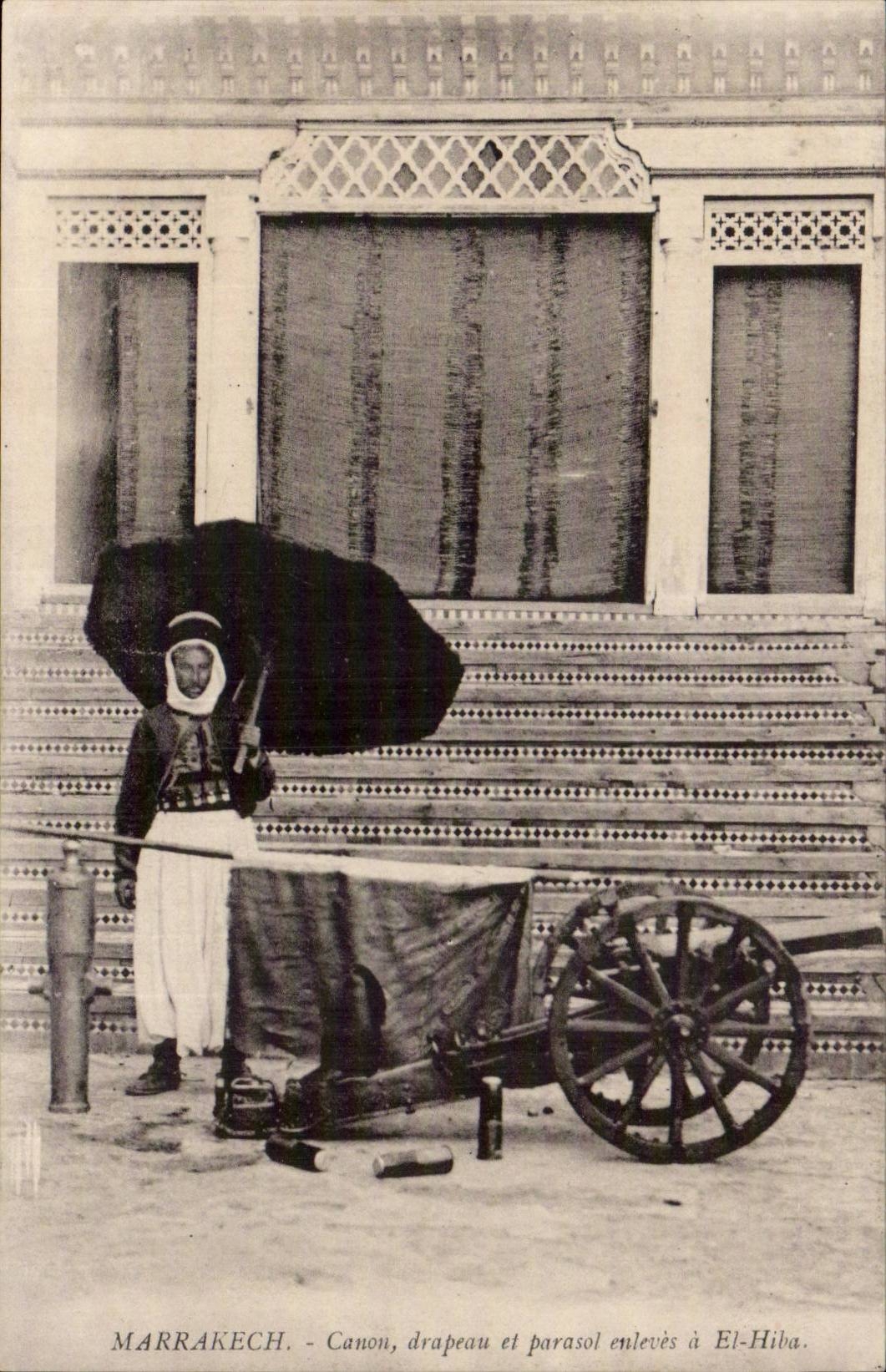 Marrakech — Canon, drapeau et parasol enlevés à El-Hiba — éditeur non visible