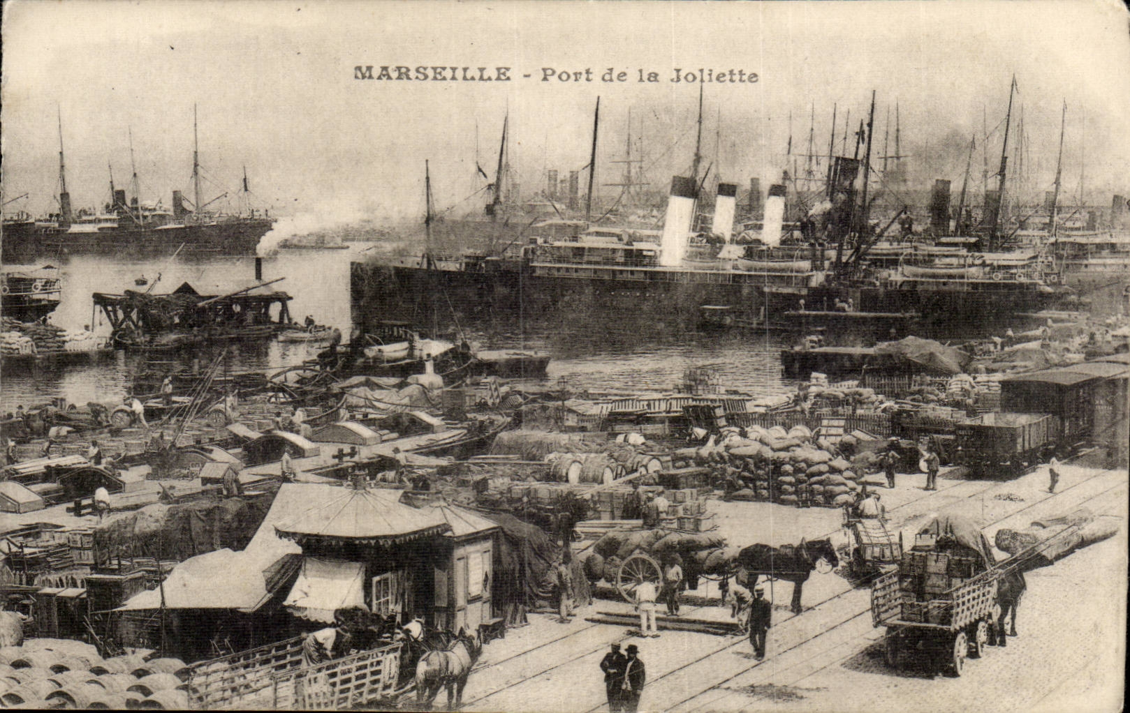 MARSEILLE - Port de la Joliette — vue du port avec navires et activité portuaire