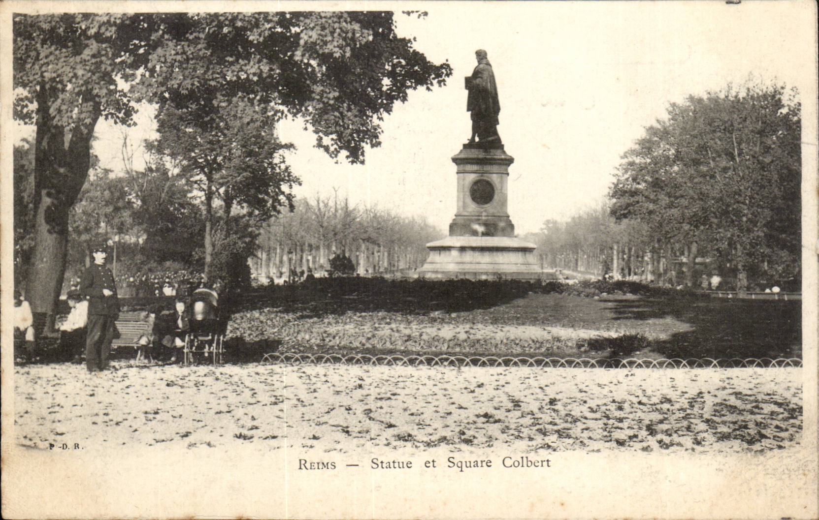 Reims CPA Statue et square Colbert