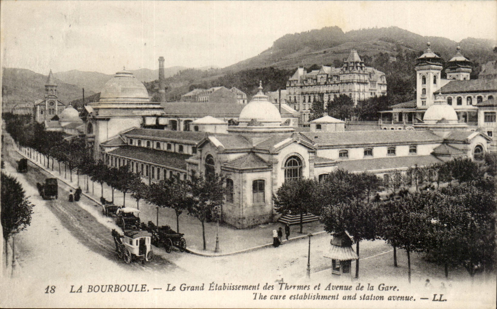 La Bourboule cPA Le grand etablissement des Thermes et avenue de la gare