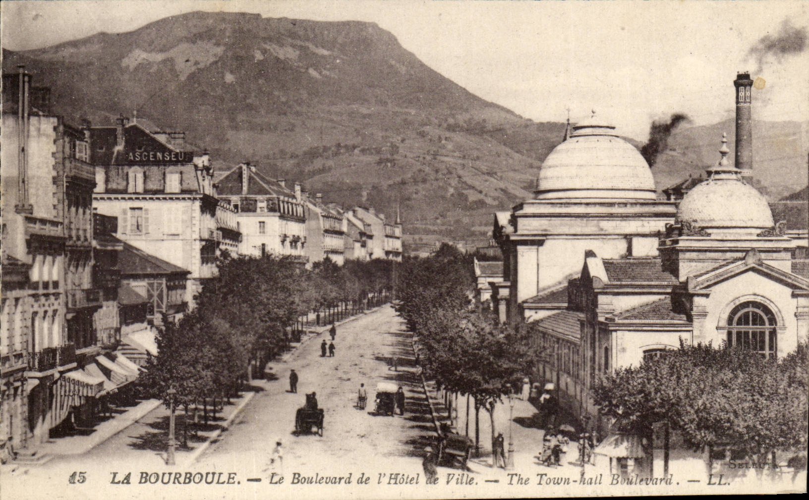 La Bourboule — Le Boulevard de l'Hôtel de Ville — LL