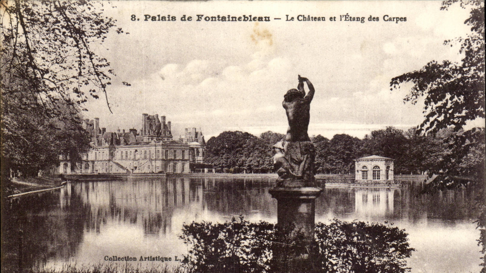 Palais de Fontainebleau — Le Château et l'Étang des Carpes — Collection Artistique L. N.