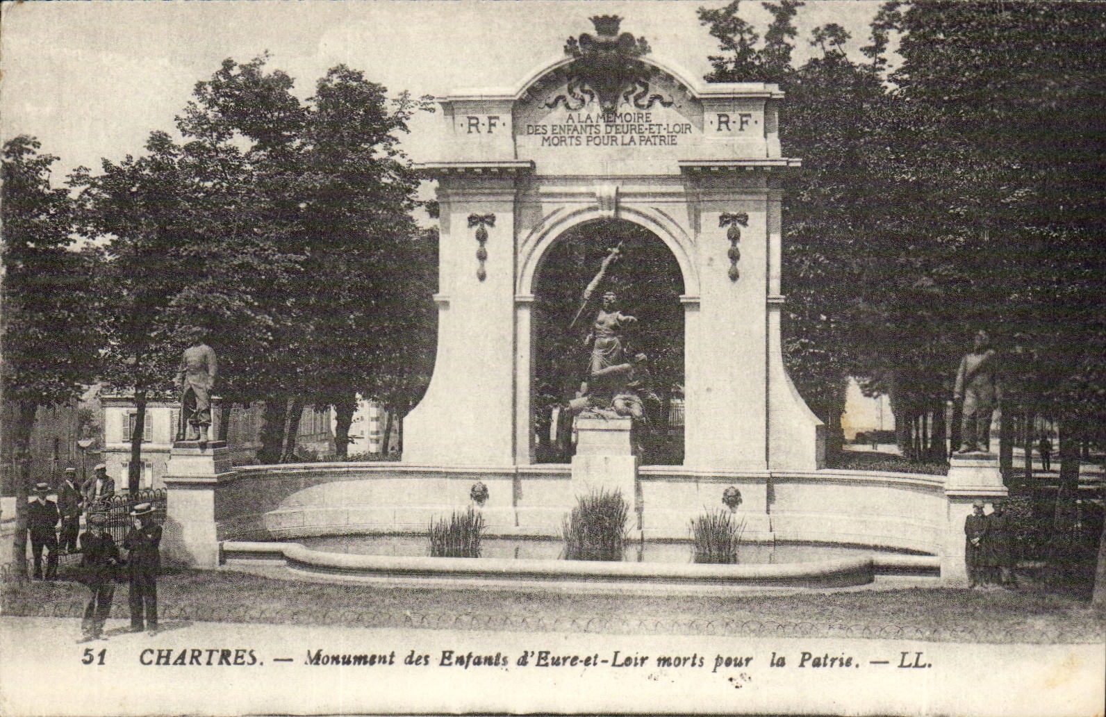 Chartres CPA Monument des enfants d'Eure et Loir morts pour la France
