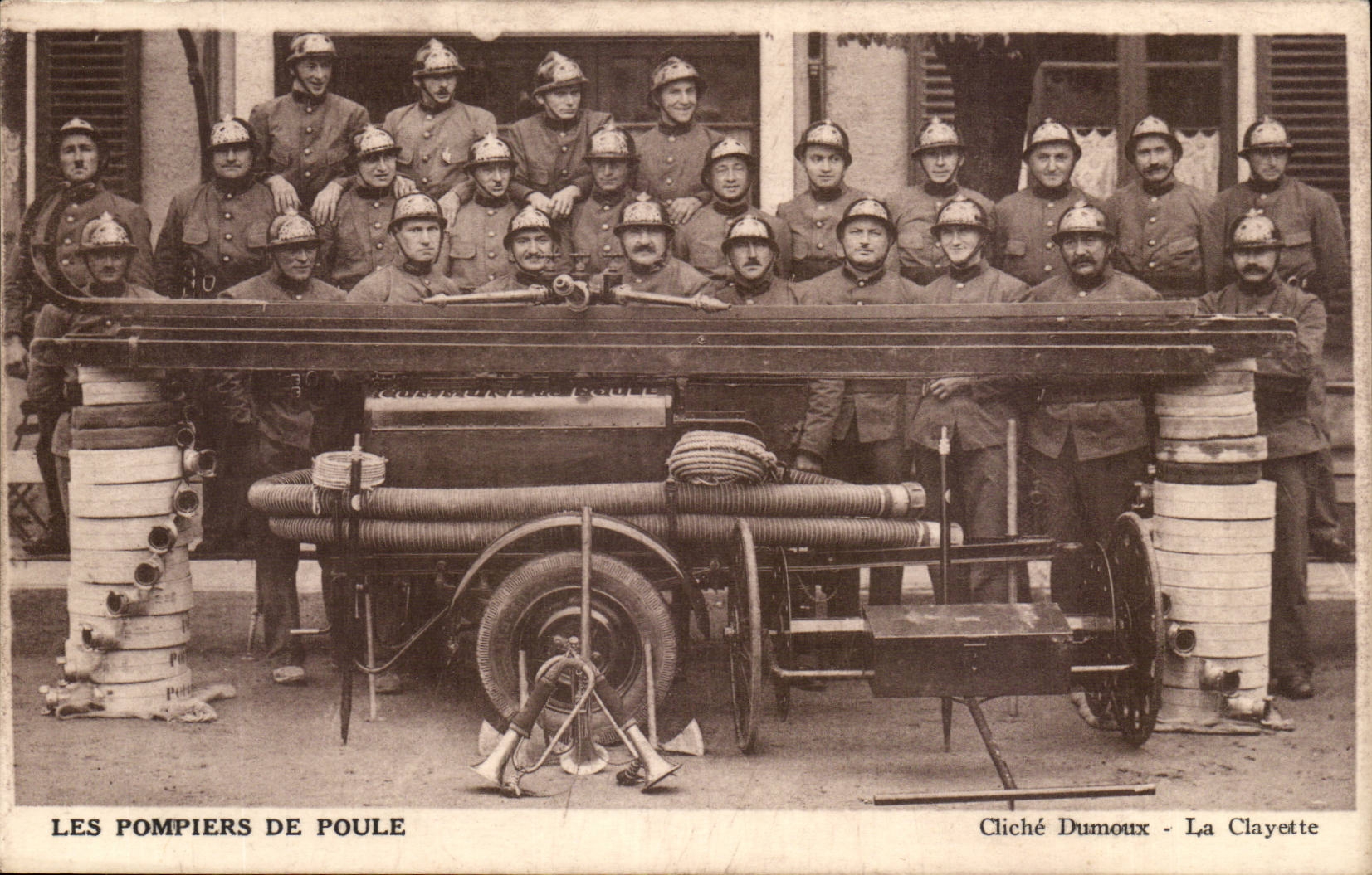 CPA Les pompiers de Poule (Dumoux LA Clayette)