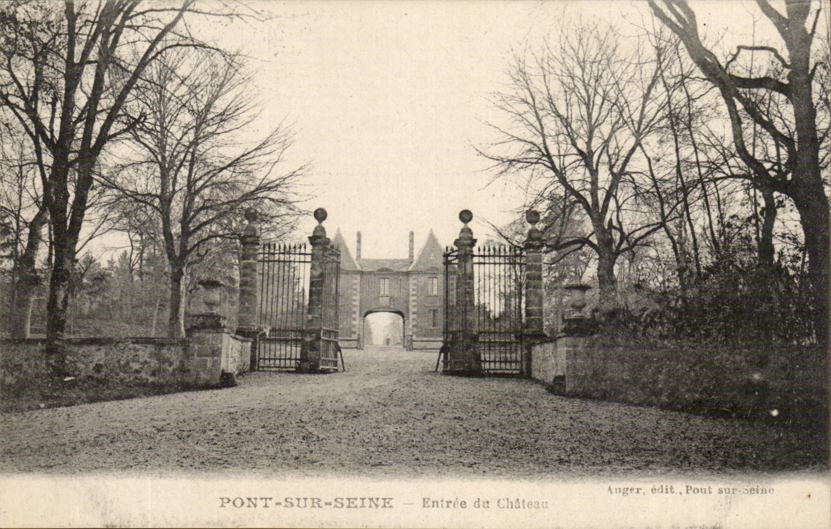 pont sur Seine CPA Entree du chateau