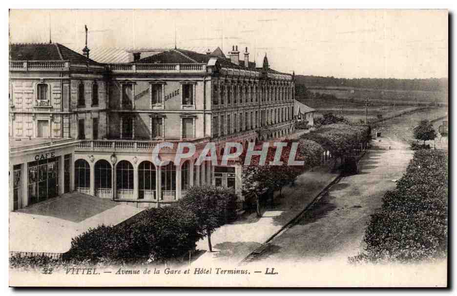Vittel CPA Avenue de la gare et hotel terminus
