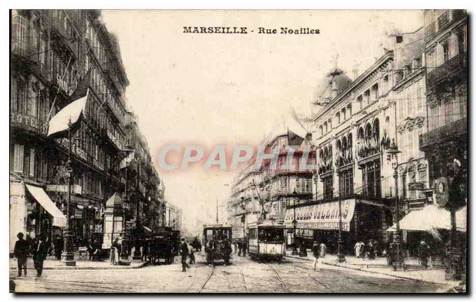 MARSEILLE - Rue Noailles — vue de la rue avec tramway et bâtiments