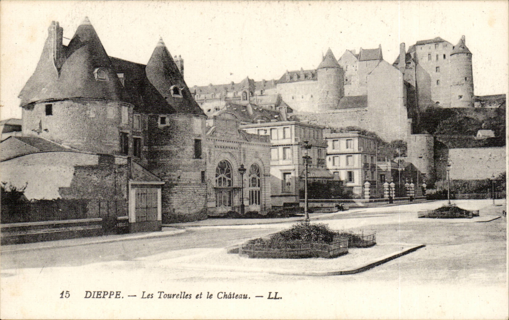 Dieppe CPA Les Tourelles et le chateau