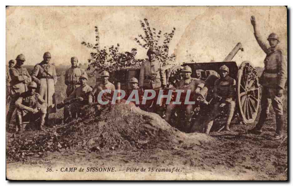 CPA Camp de Sissonne Piece de 75 camouflee (militaria)