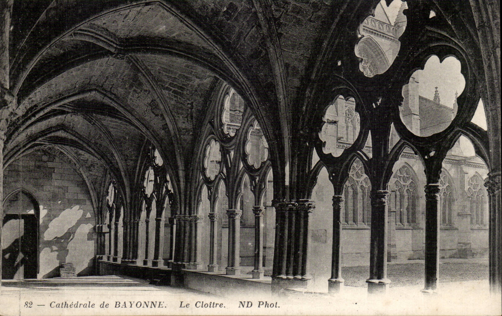 CPA CAthedrale de Bayonne La cloitre