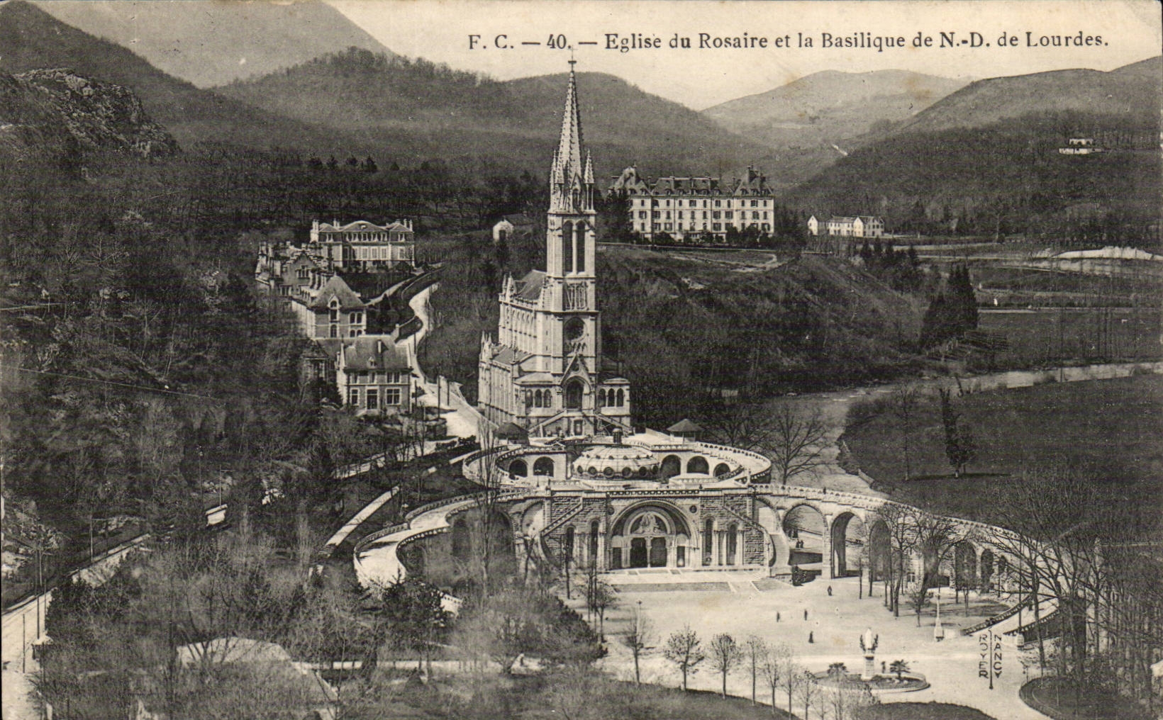 CPA Eglise du rosuaire et la basilique de ND de Lourdes