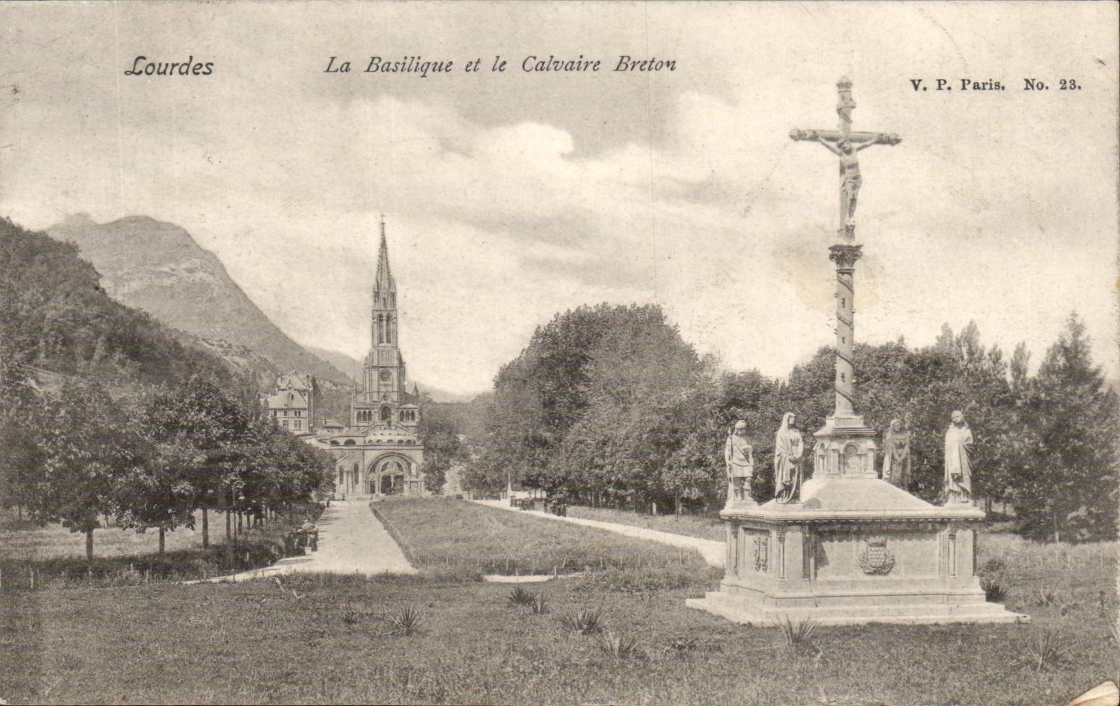 Lourdes CPA La basilique et le calvaire breton
